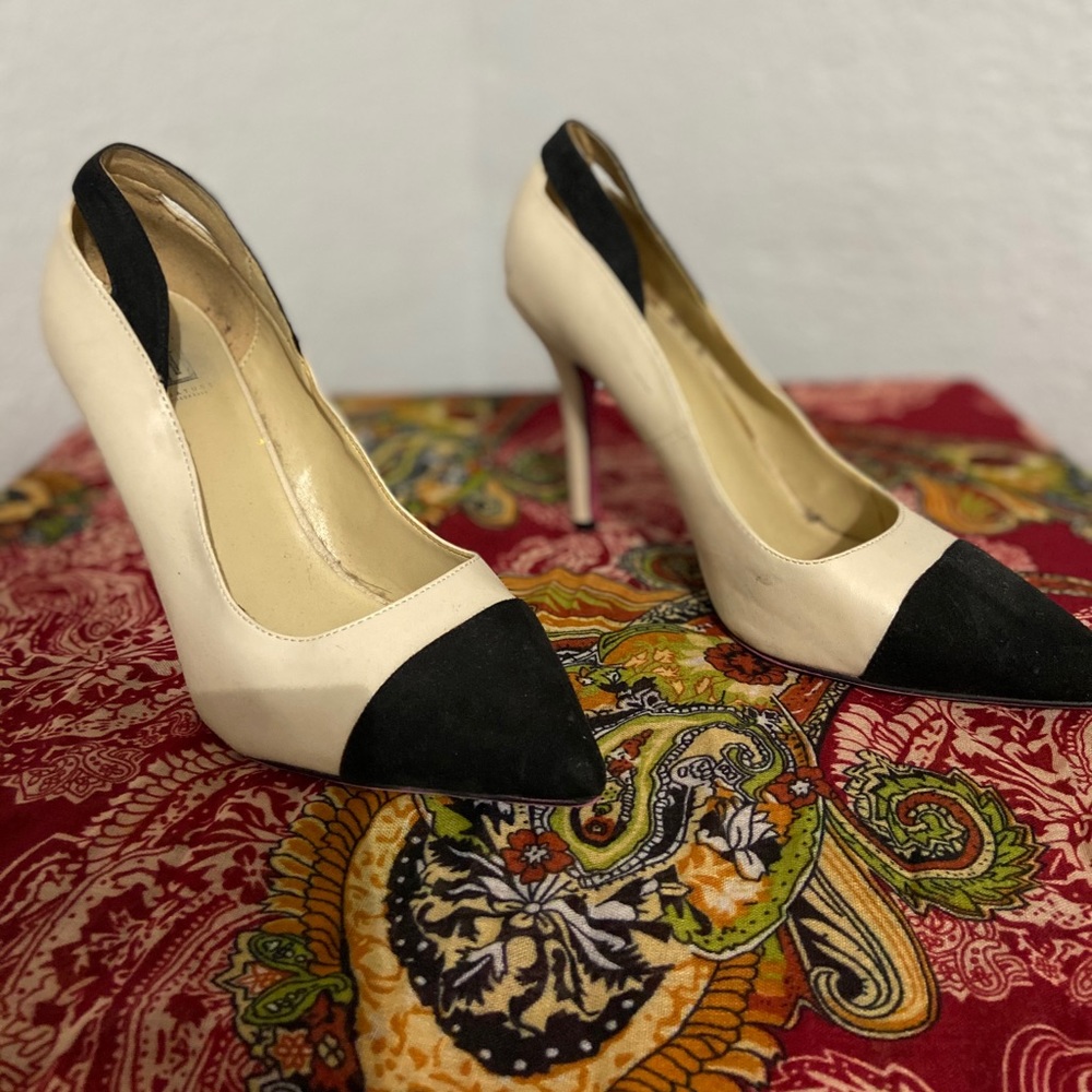 Shoedazzle cream and black pumps